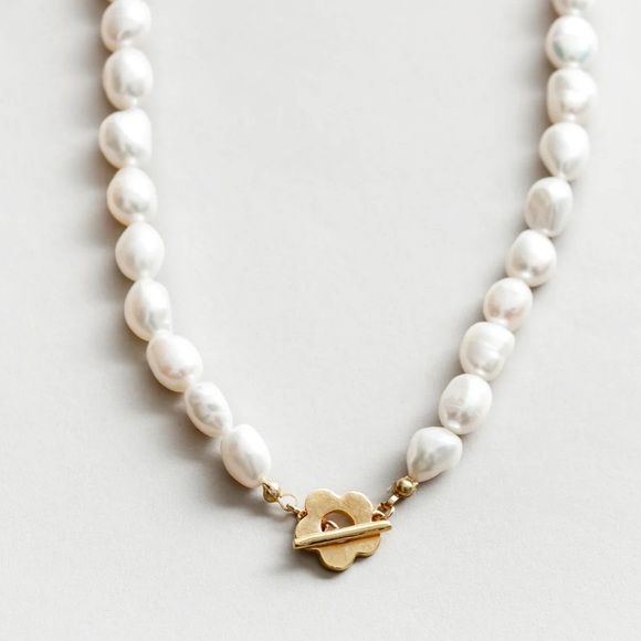 Wolf Circus_Pearl Necklaces - Picture 4 of 10